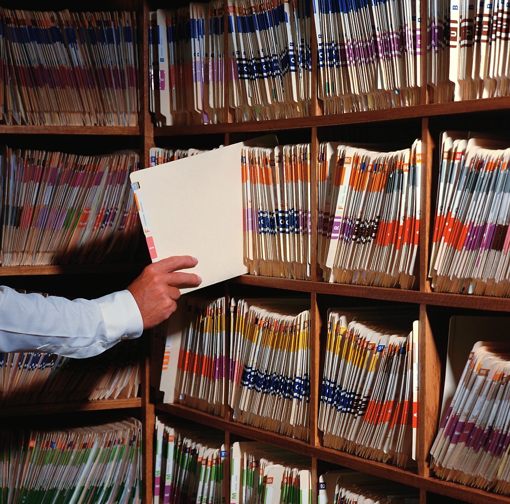 Как передают документы в архив?